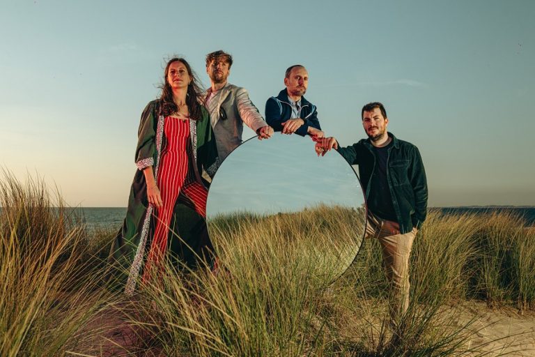 Estreno del videoclip: Wave a Way – WEIGHTless